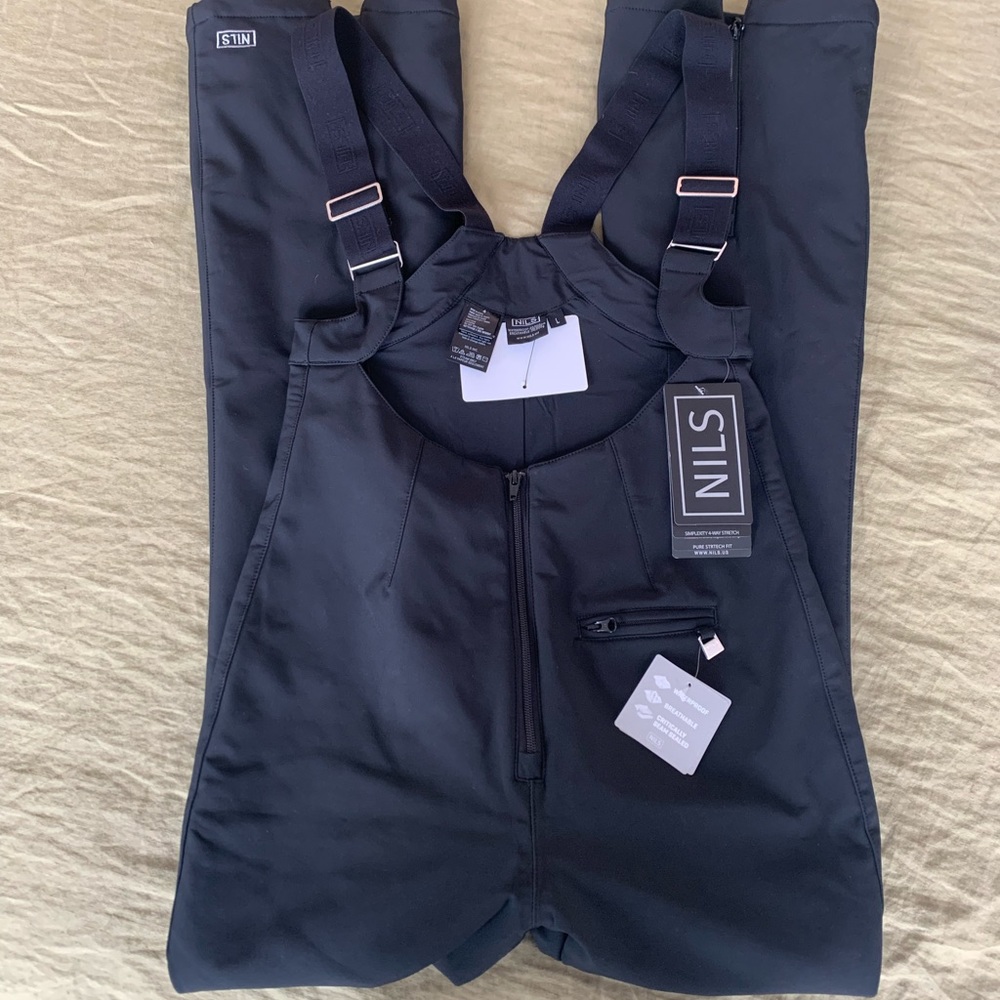 BRAND NEW WITH TAGS NILS Ethyl Bib size 4
